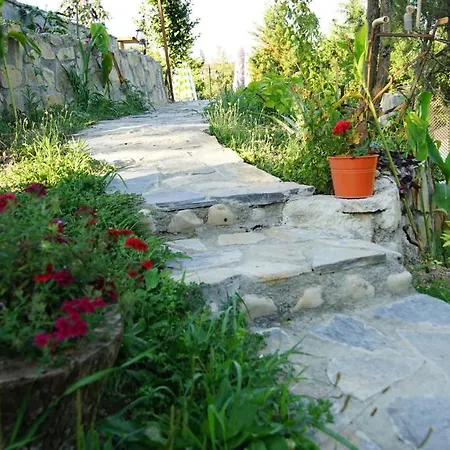 Castle Nolana Отель Geredeli